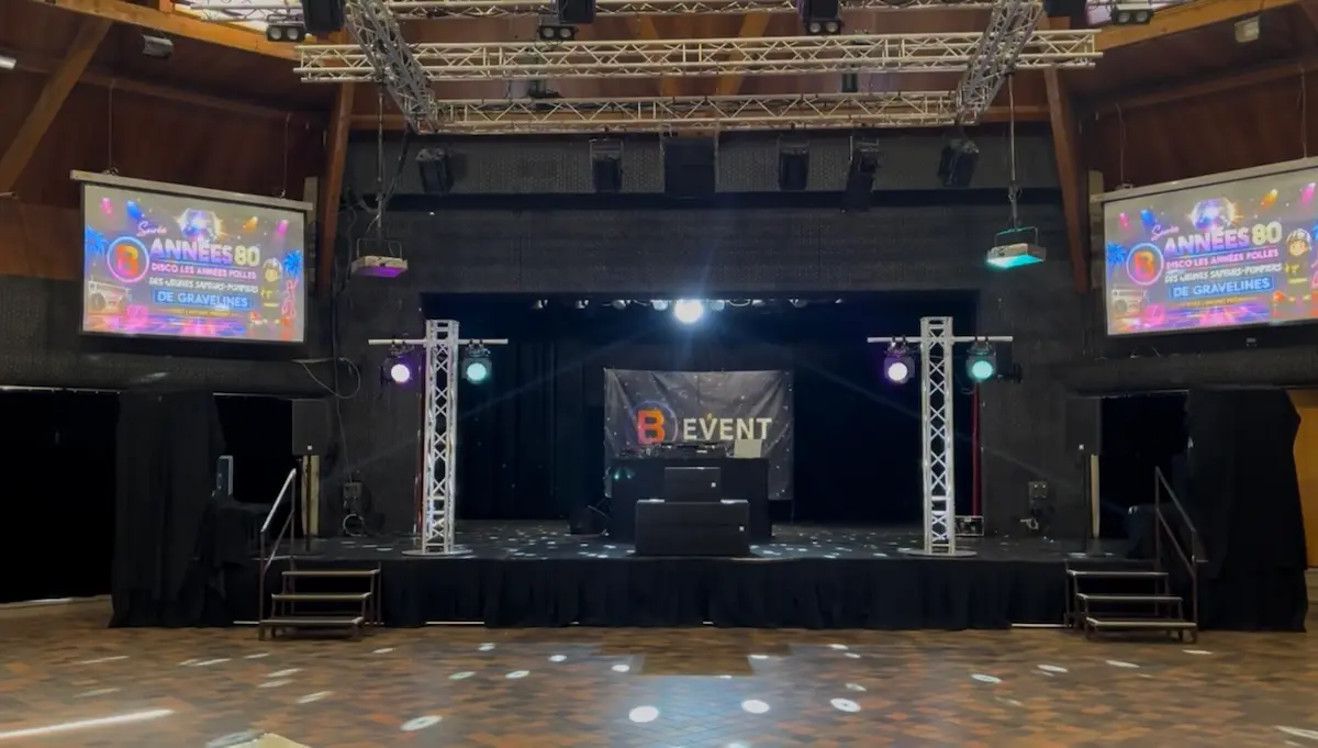 Scène et sonorisation installées par B-Event pour une soirée d'entreprise